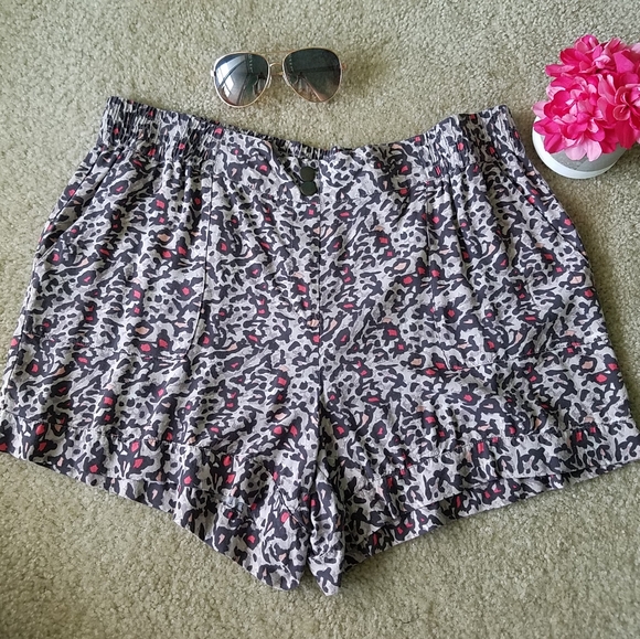 French Connection Pants - 🌟HOST PICK🌟 Leopard print shorts